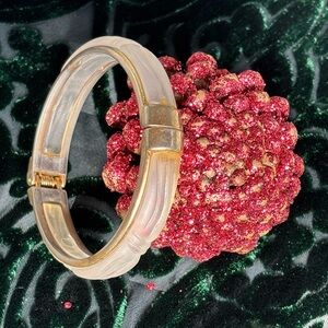 Vintage Bracelet Bangle Carved White Thermoset Plastic set in Goldtone Metal
